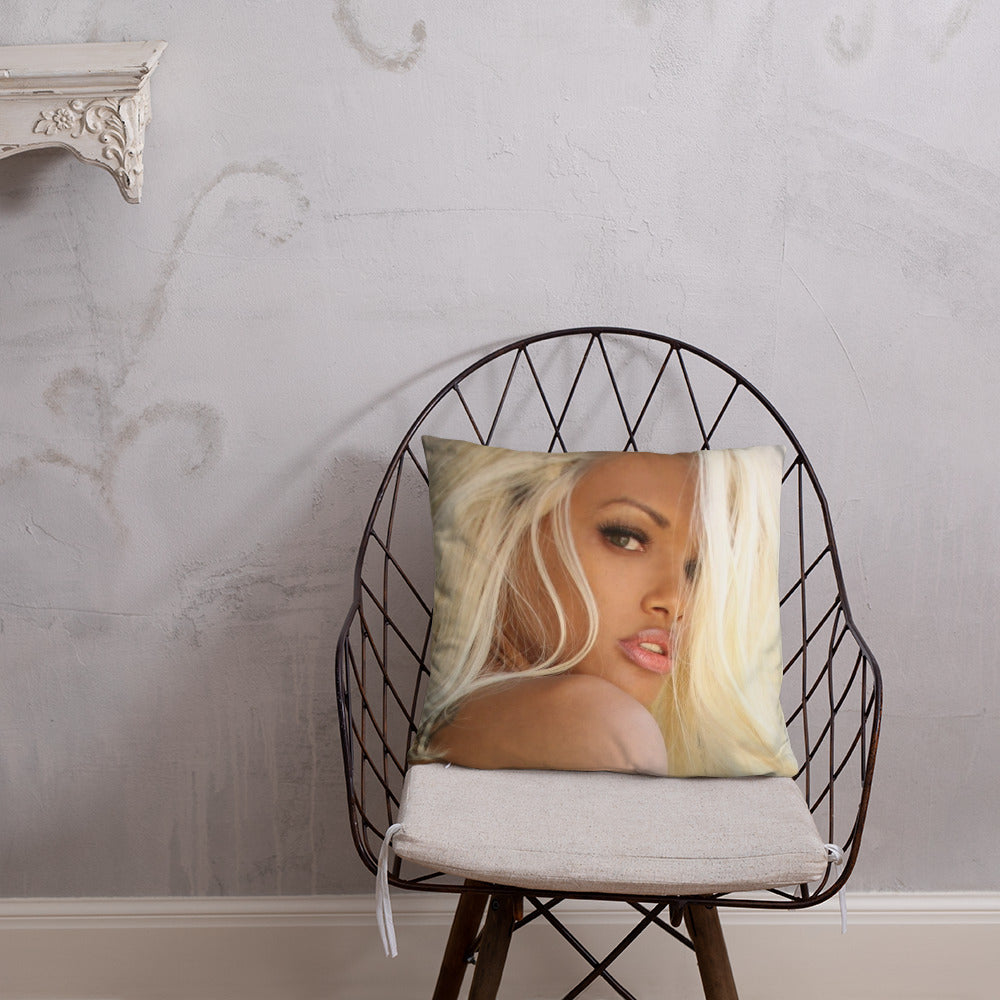 BLONDE GIRL Basic Pillow