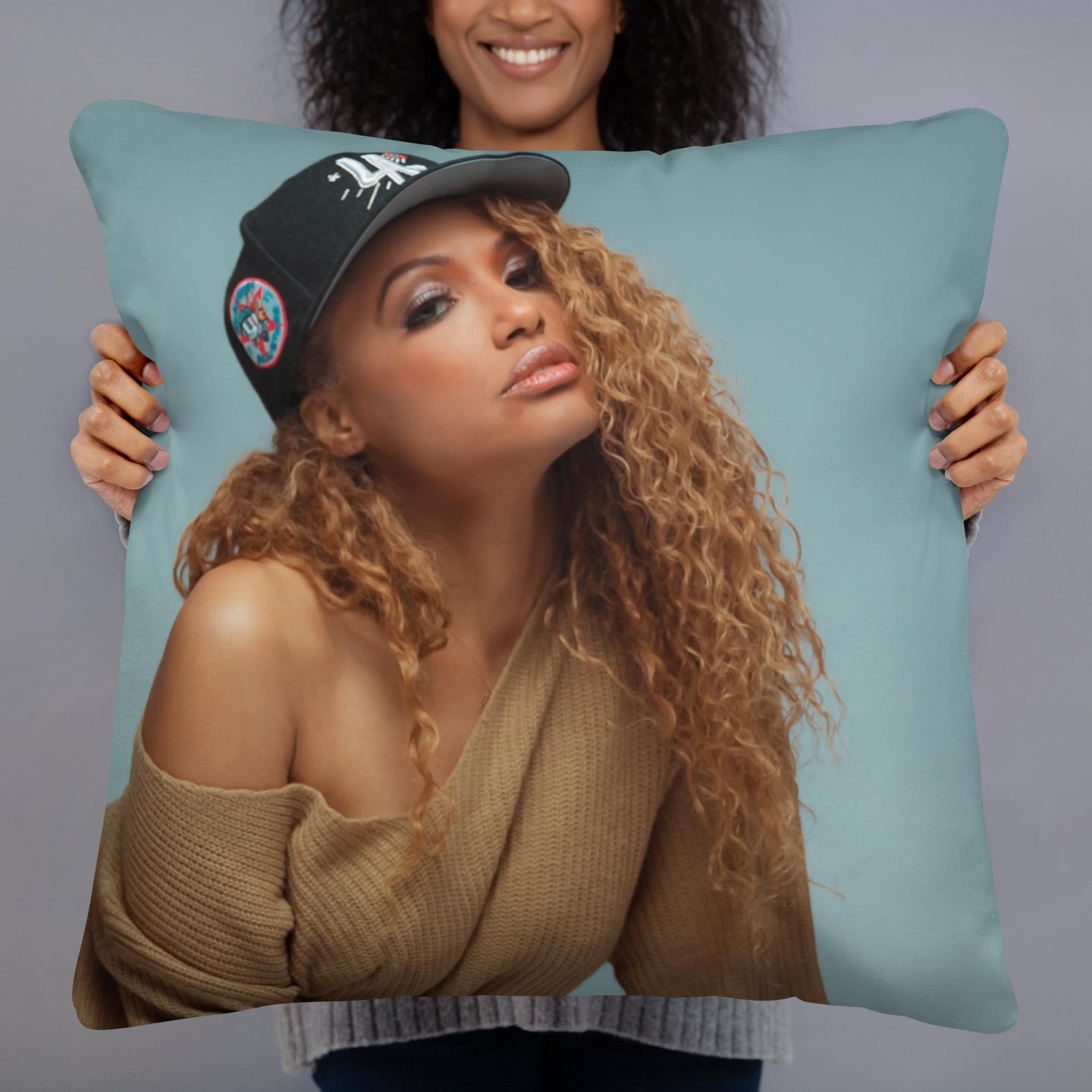 SHE CAPPIN comfy pillow